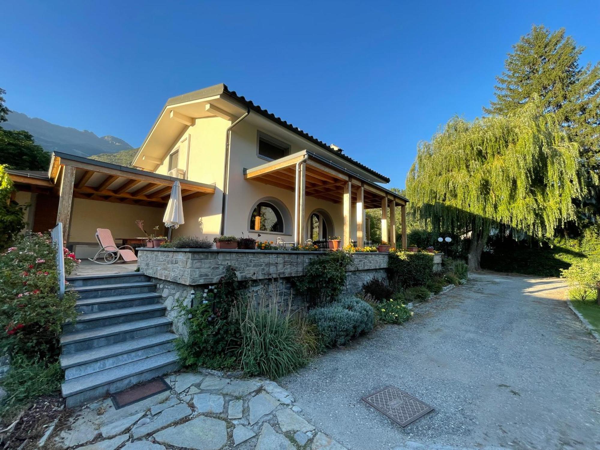 La Casina Di Oscar Ad Ao V Combe Vda Quart 0014 E 00I6 Apartman Kültér fotó